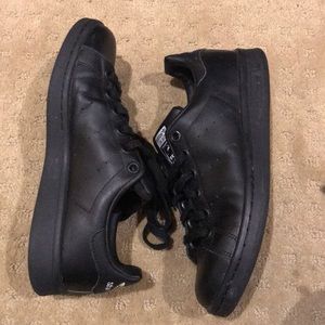 Black Stan smiths good condition no longer fit me